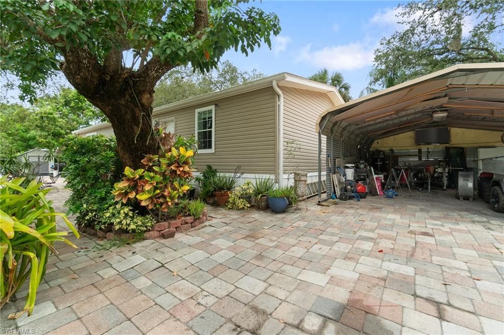 11068 New Moon Ct, Bonita Springs, FL 34135-19