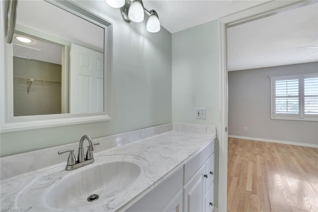 1051 Foxfire Ln 309, Naples, FL 34104-11