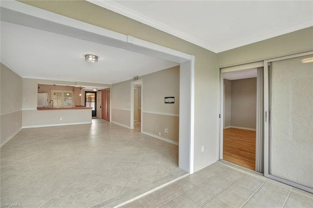 1051 Foxfire Ln 309, Naples, FL 34104-17