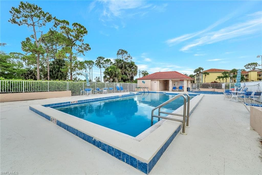 1051 Foxfire Ln 309, Naples, FL 34104-22