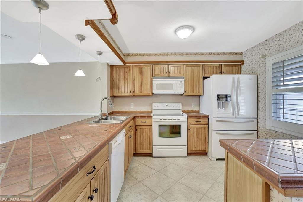 1051 Foxfire Ln 309, Naples, FL 34104-5