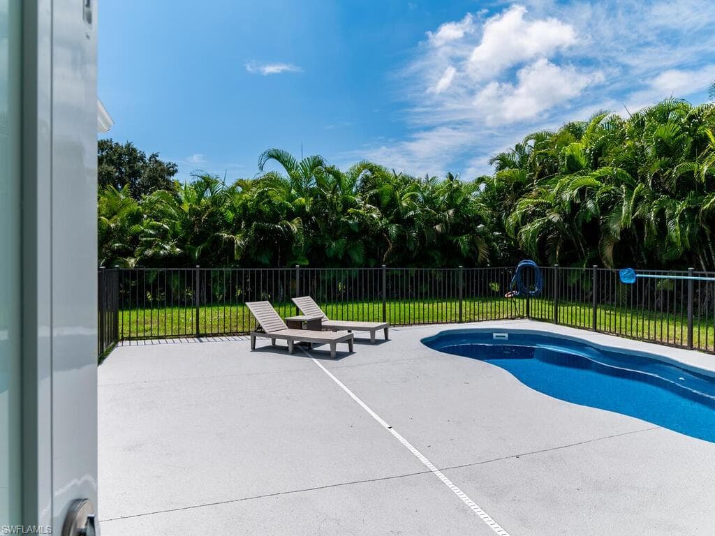 1004 51st Ter, Cape Coral, FL 33914-32