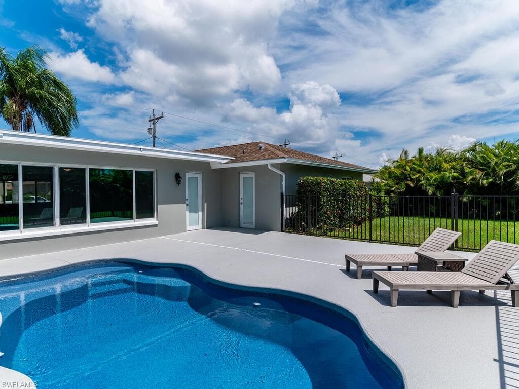 1004 51st Ter, Cape Coral, FL 33914-33