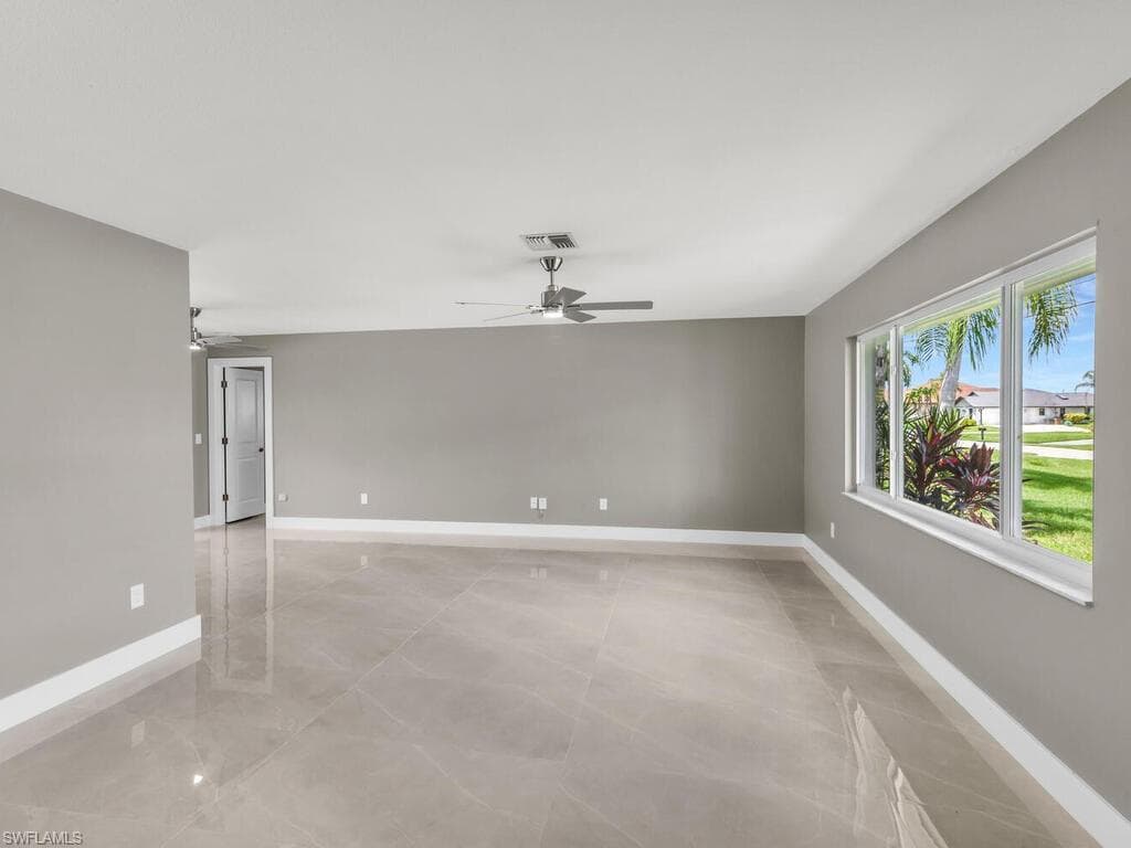1004 51st Ter, Cape Coral, FL 33914-4