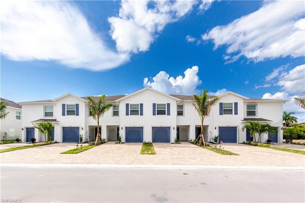 15307 Wildflower Cir, Naples, FL 34119-2