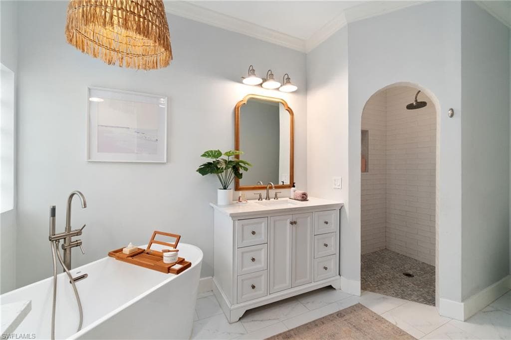 5141 Hickory Wood Dr, Naples, FL 34119-28