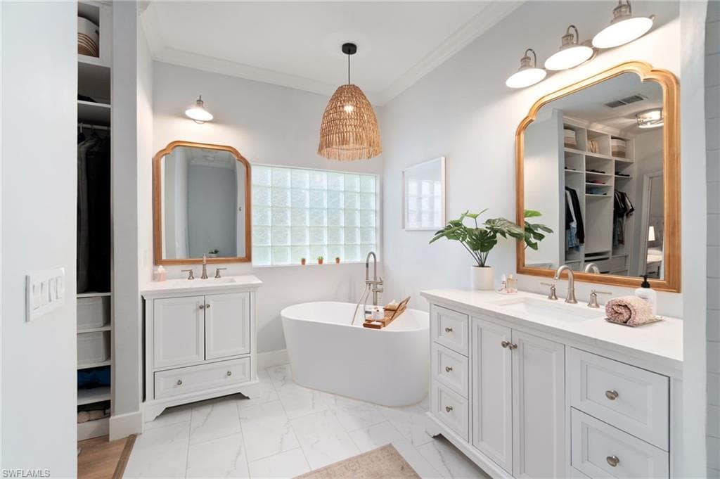 5141 Hickory Wood Dr, Naples, FL 34119-29