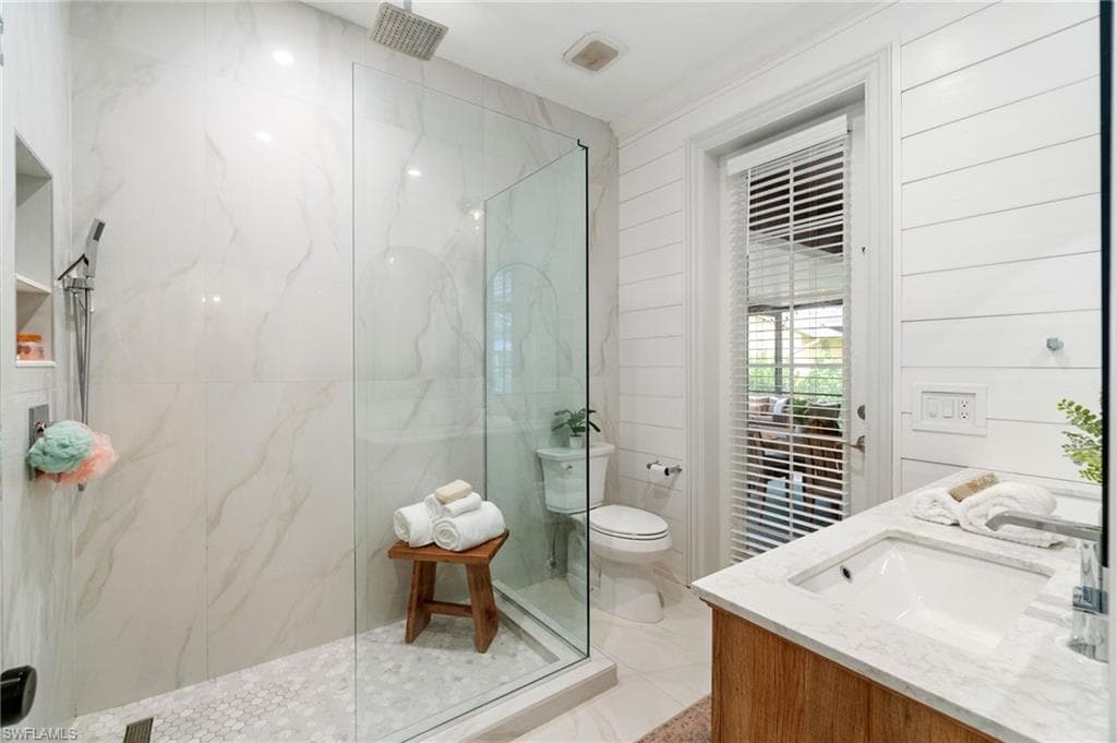 5141 Hickory Wood Dr, Naples, FL 34119-33
