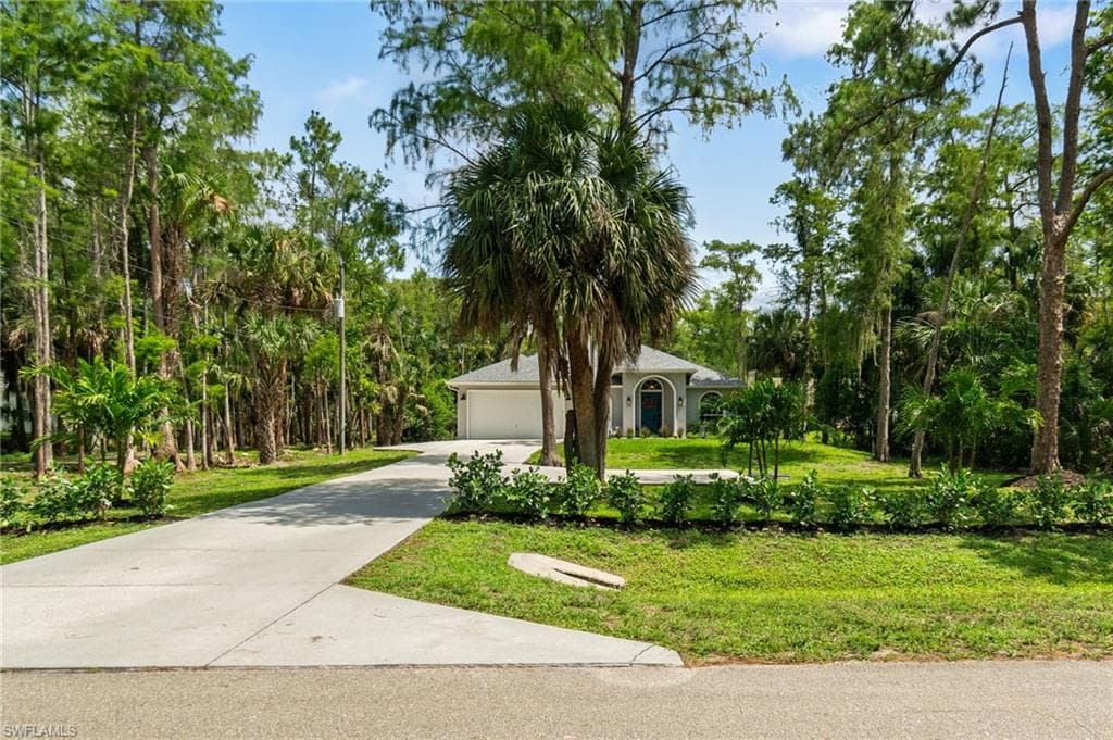 5141 Hickory Wood Dr, Naples, FL 34119-8