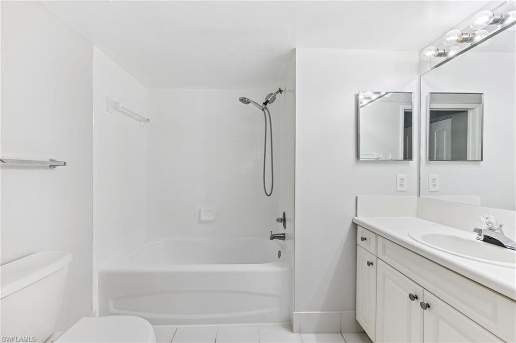 1210 Wildwood Lakes Blvd 304, Naples, FL 34104-12