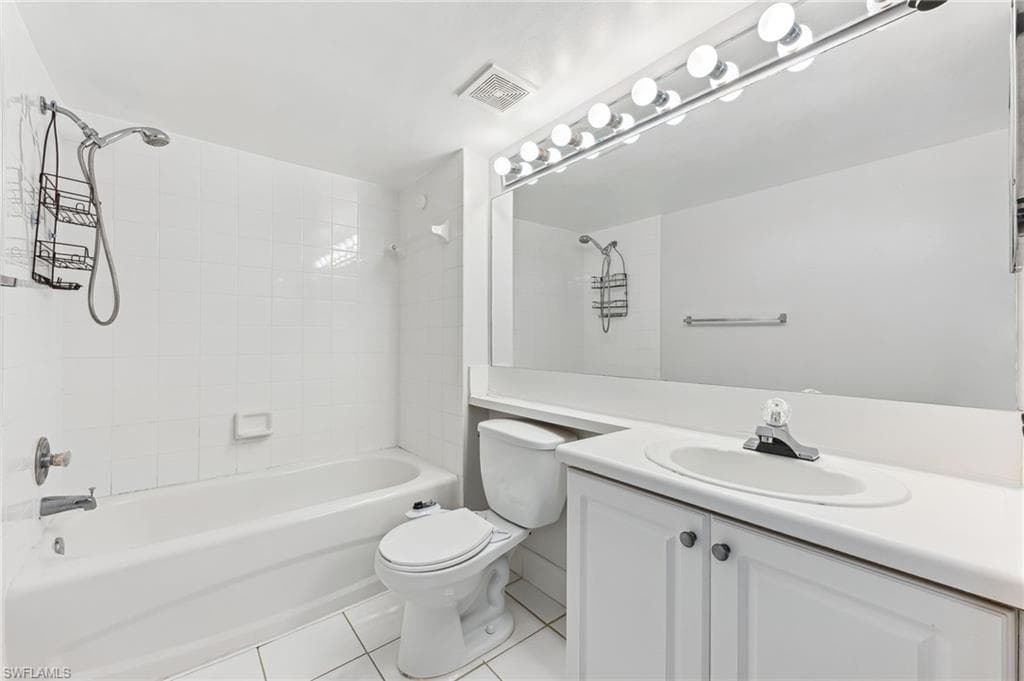 1210 Wildwood Lakes Blvd 304, Naples, FL 34104-16