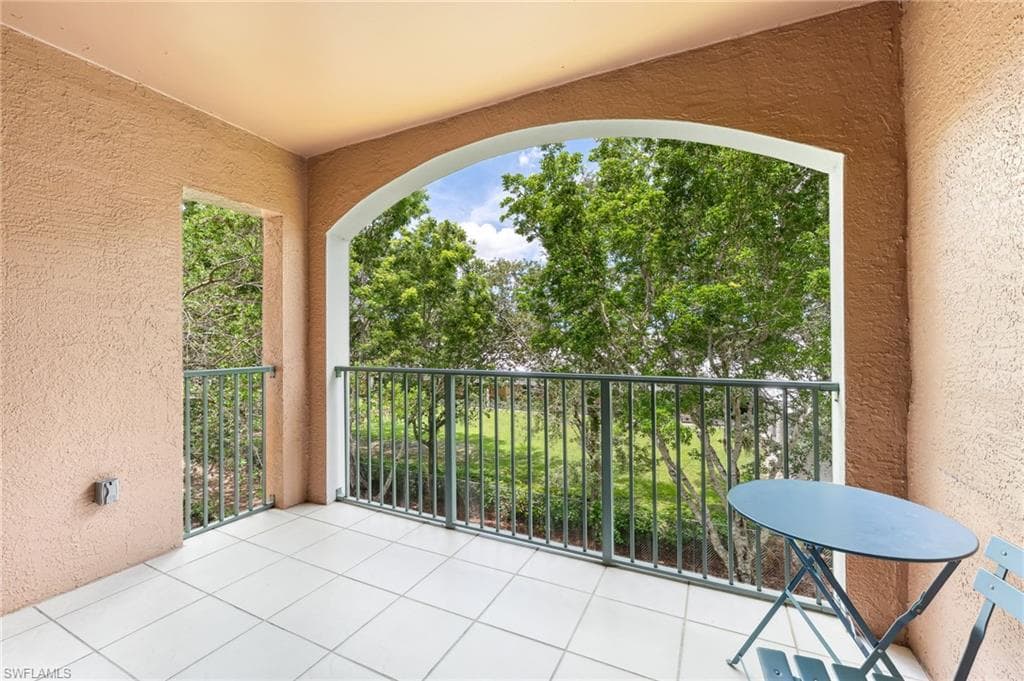 1210 Wildwood Lakes Blvd 304, Naples, FL 34104-20