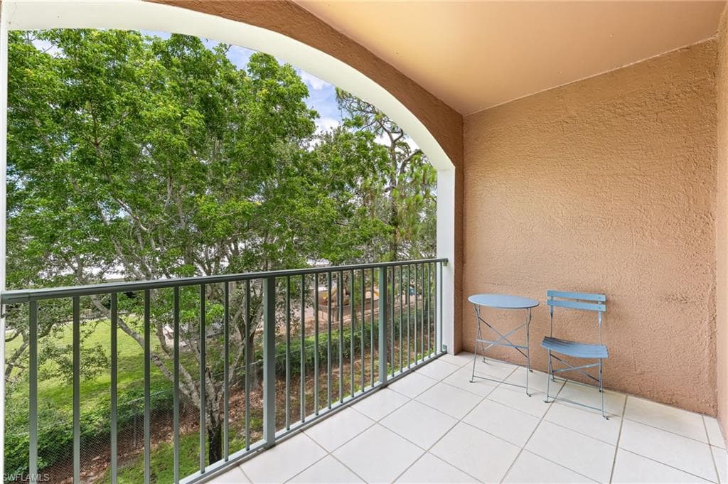 1210 Wildwood Lakes Blvd 304, Naples, FL 34104-21