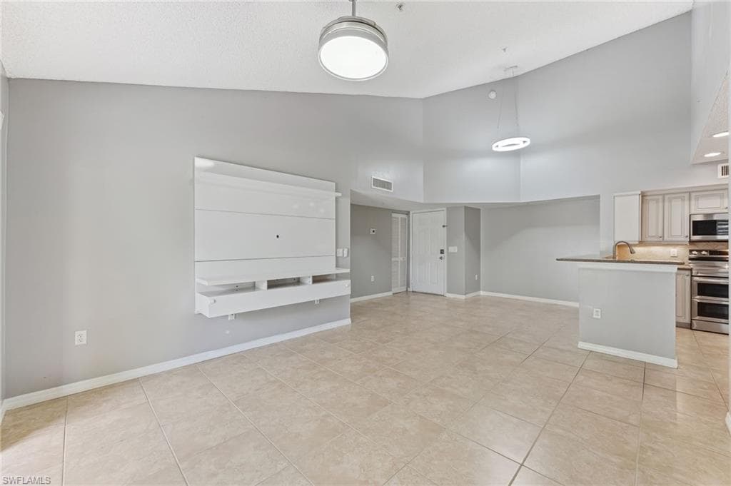 1210 Wildwood Lakes Blvd 304, Naples, FL 34104-3
