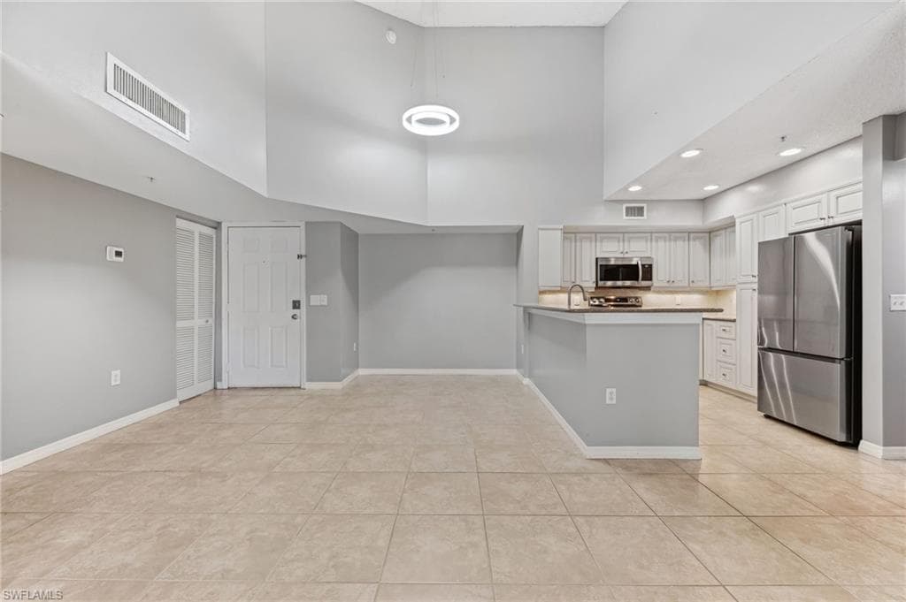1210 Wildwood Lakes Blvd 304, Naples, FL 34104-5