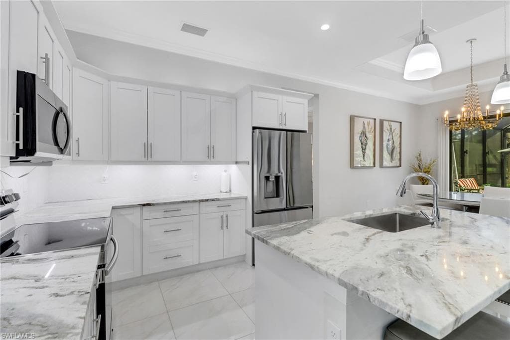 463 22nd Ave NE, Naples, FL 34120-9