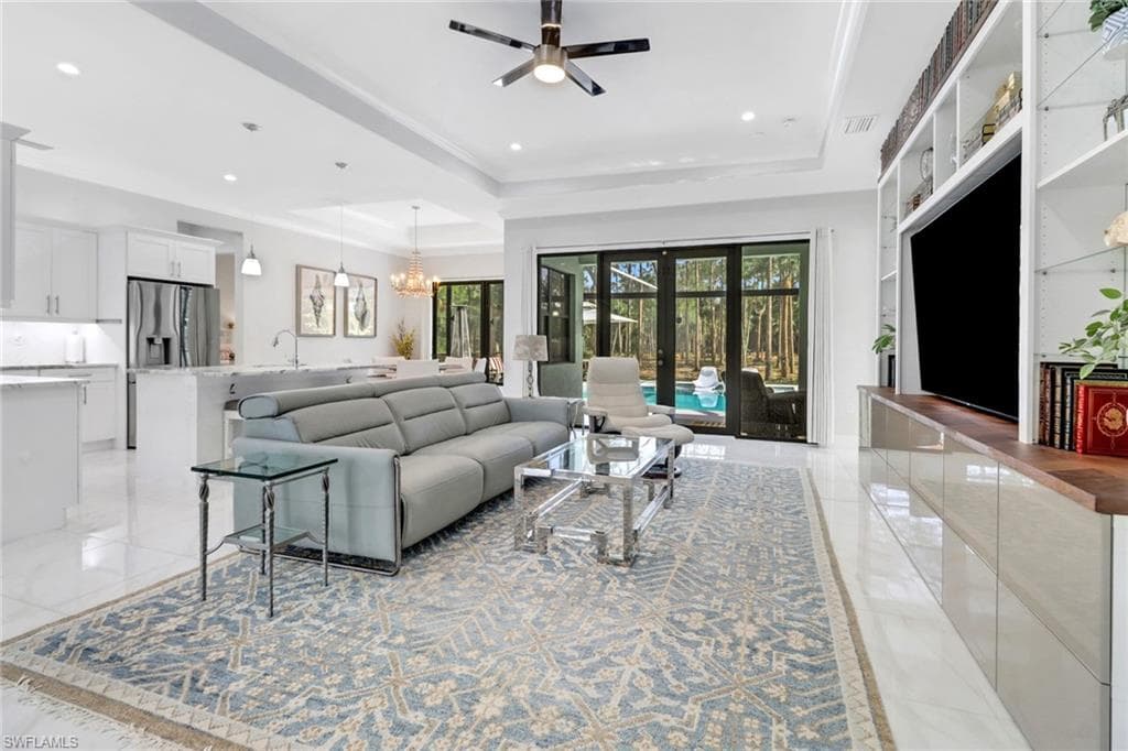 463 22nd Ave NE, Naples, FL 34120-14