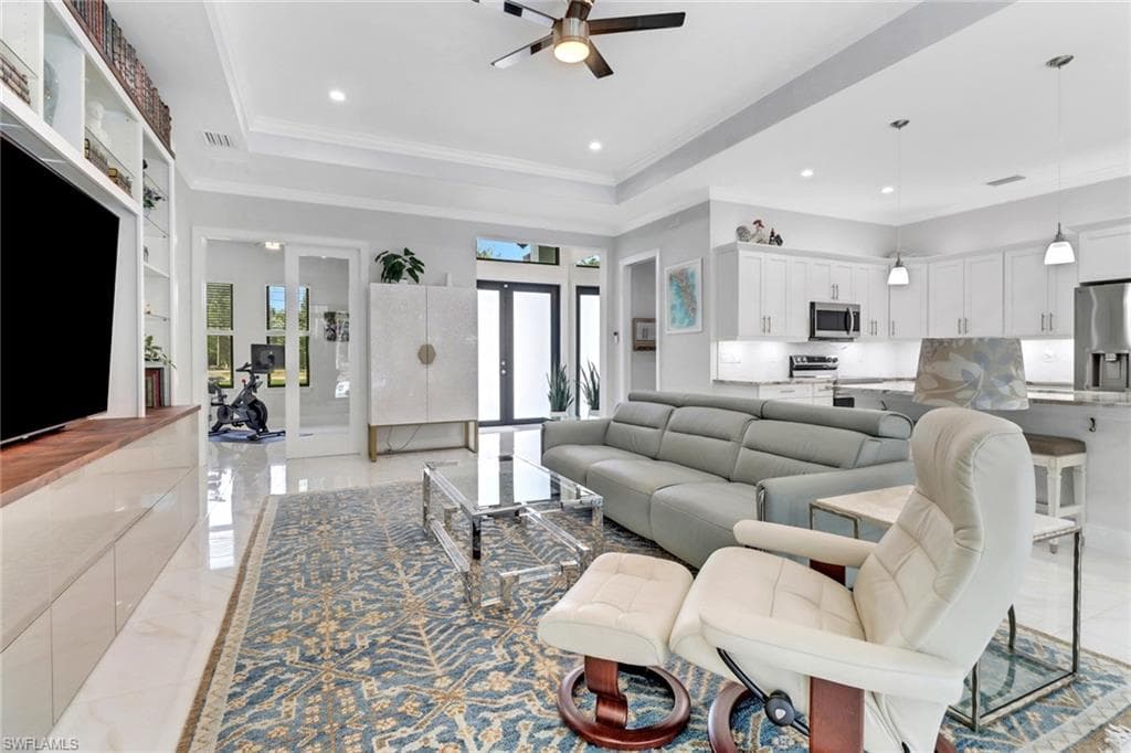 463 22nd Ave NE, Naples, FL 34120-15