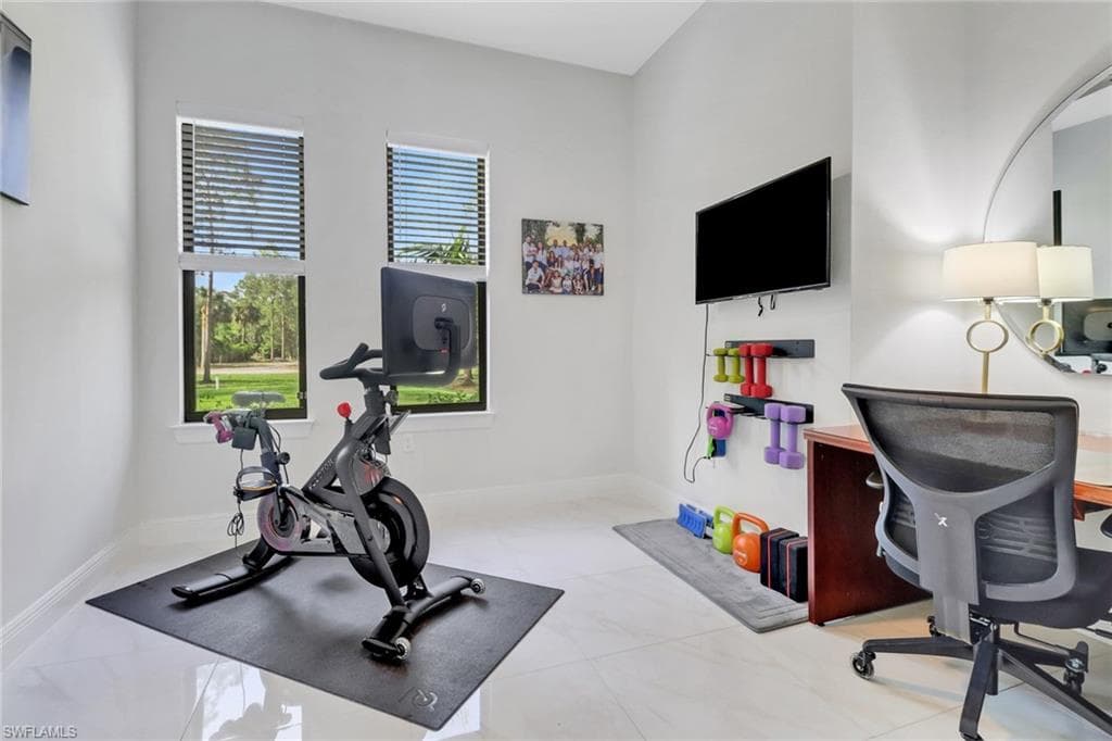 463 22nd Ave NE, Naples, FL 34120-18