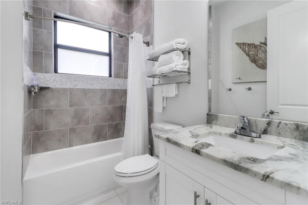 463 22nd Ave NE, Naples, FL 34120-25