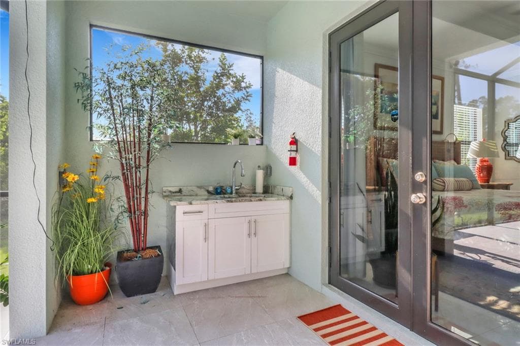 463 22nd Ave NE, Naples, FL 34120-28
