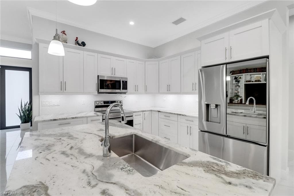 463 22nd Ave NE, Naples, FL 34120-7