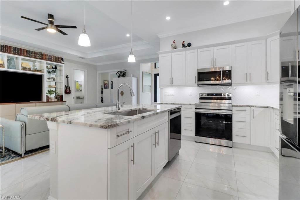 463 22nd Ave NE, Naples, FL 34120-8