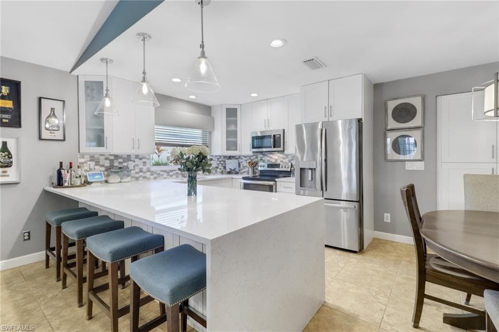 9798 Oxford St, Naples, FL 34109-9