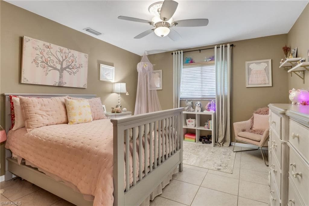 9798 Oxford St, Naples, FL 34109-17