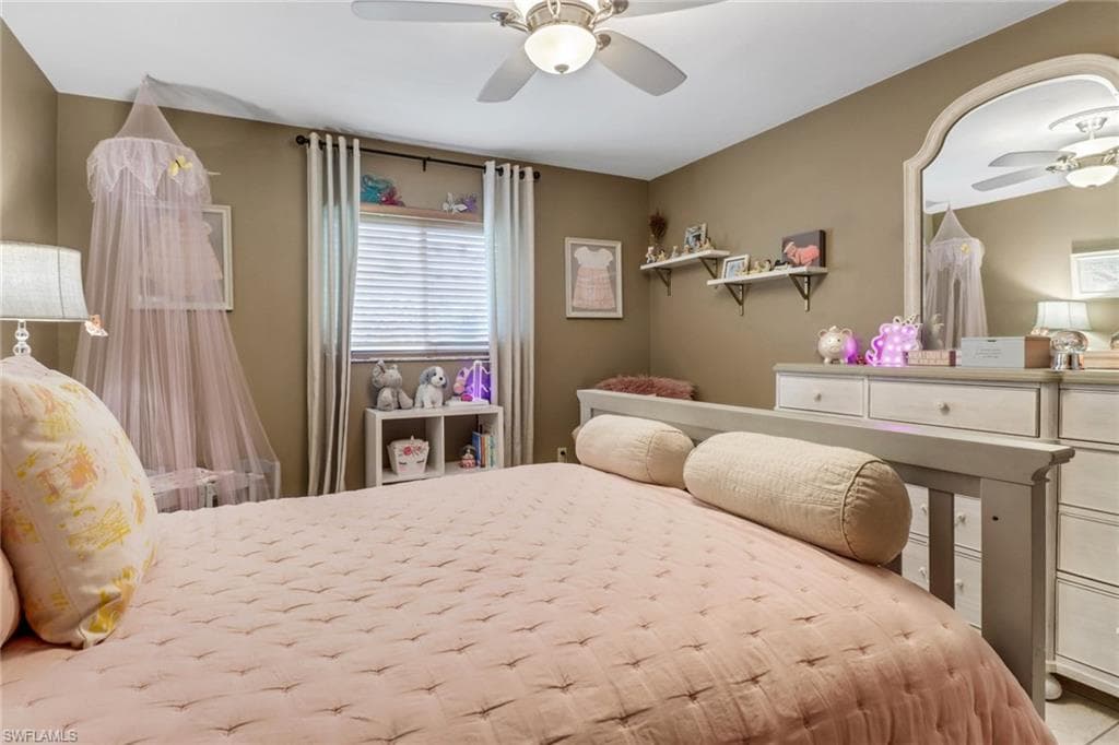 9798 Oxford St, Naples, FL 34109-18