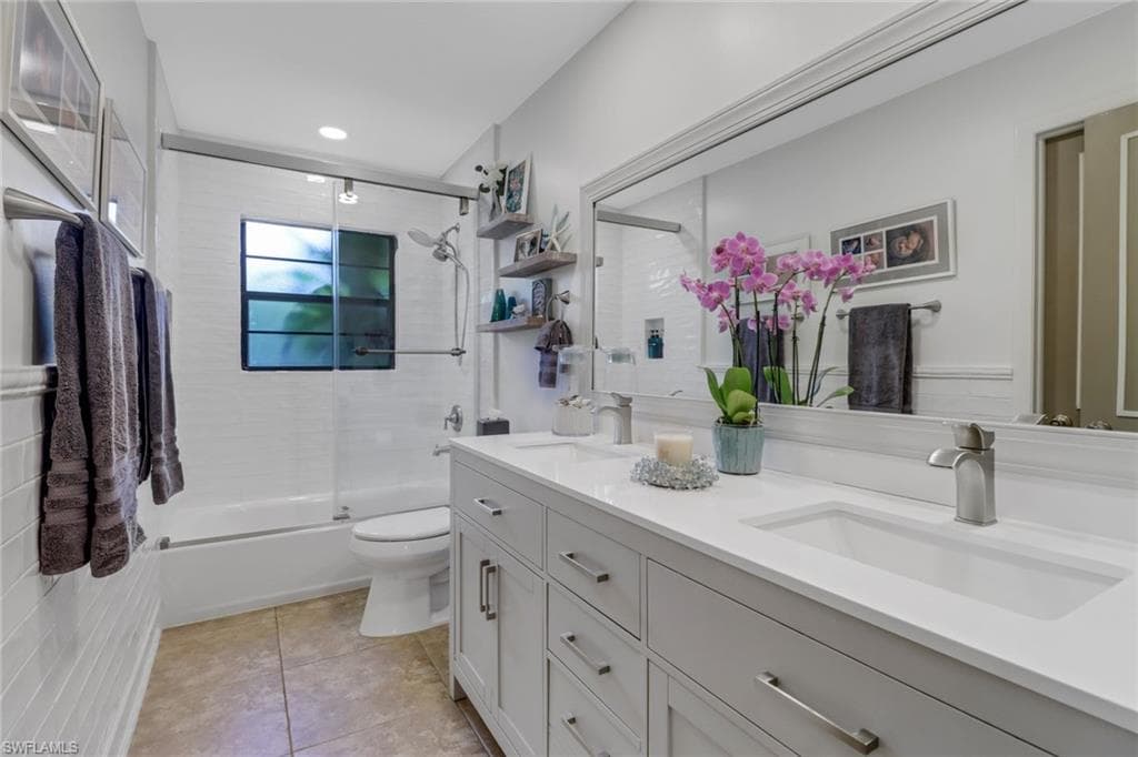 9798 Oxford St, Naples, FL 34109-21