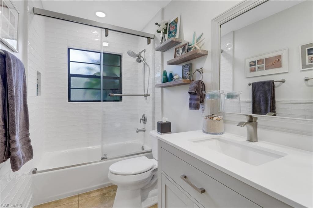 9798 Oxford St, Naples, FL 34109-22