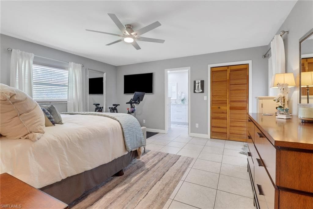 9798 Oxford St, Naples, FL 34109-23