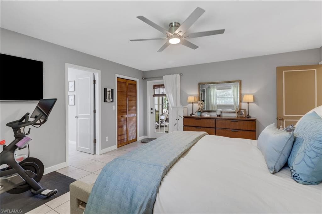 9798 Oxford St, Naples, FL 34109-26
