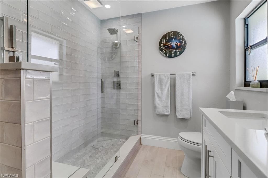 9798 Oxford St, Naples, FL 34109-28