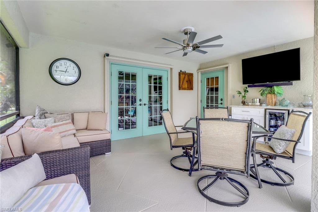 9798 Oxford St, Naples, FL 34109-32