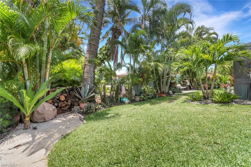 9798 Oxford St, Naples, FL 34109-37