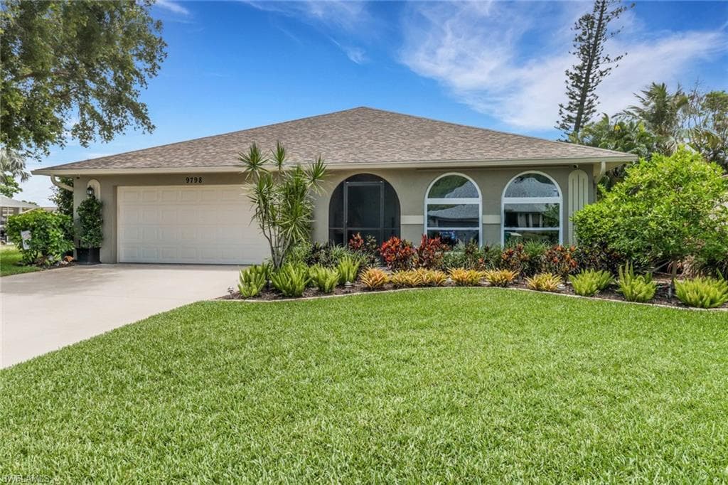 9798 Oxford St, Naples, FL 34109-3