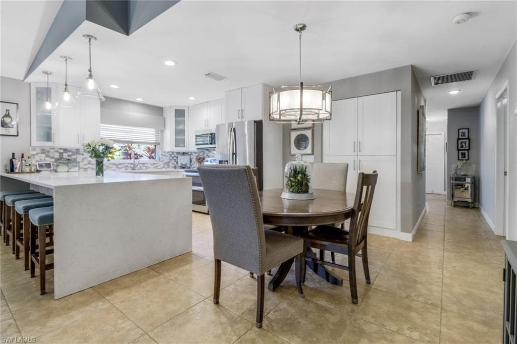 9798 Oxford St, Naples, FL 34109-8