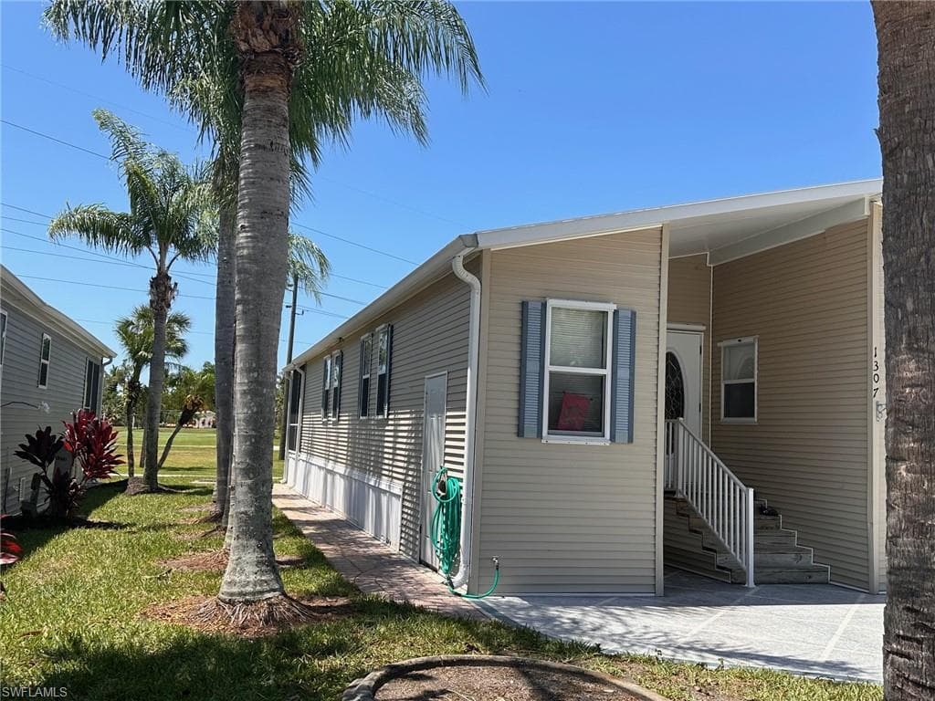 1307 Silver Lakes Blvd, Naples, FL 34114-3