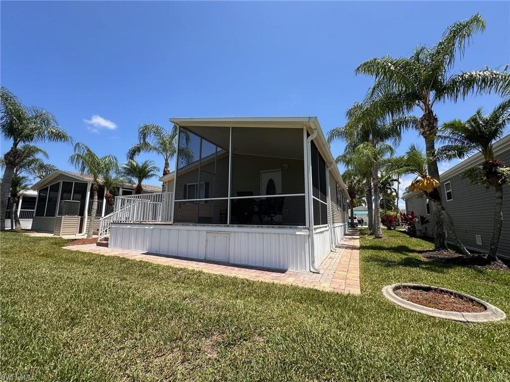1307 Silver Lakes Blvd, Naples, FL 34114-4
