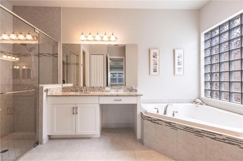 4330 Aurora St, Naples, FL 34119-11