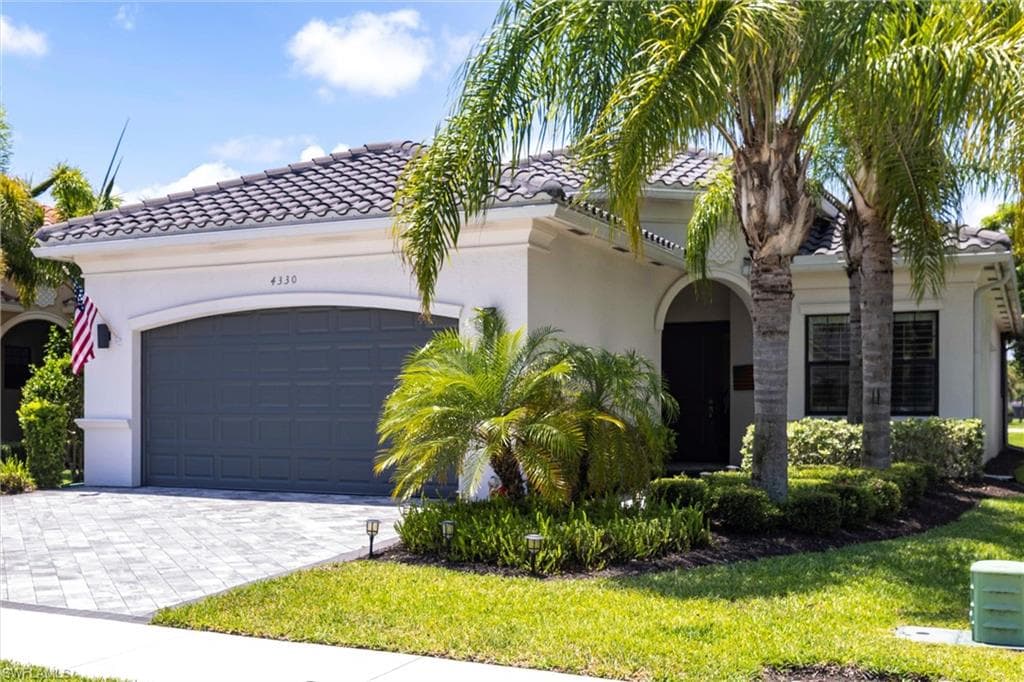 4330 Aurora St, Naples, FL 34119-2