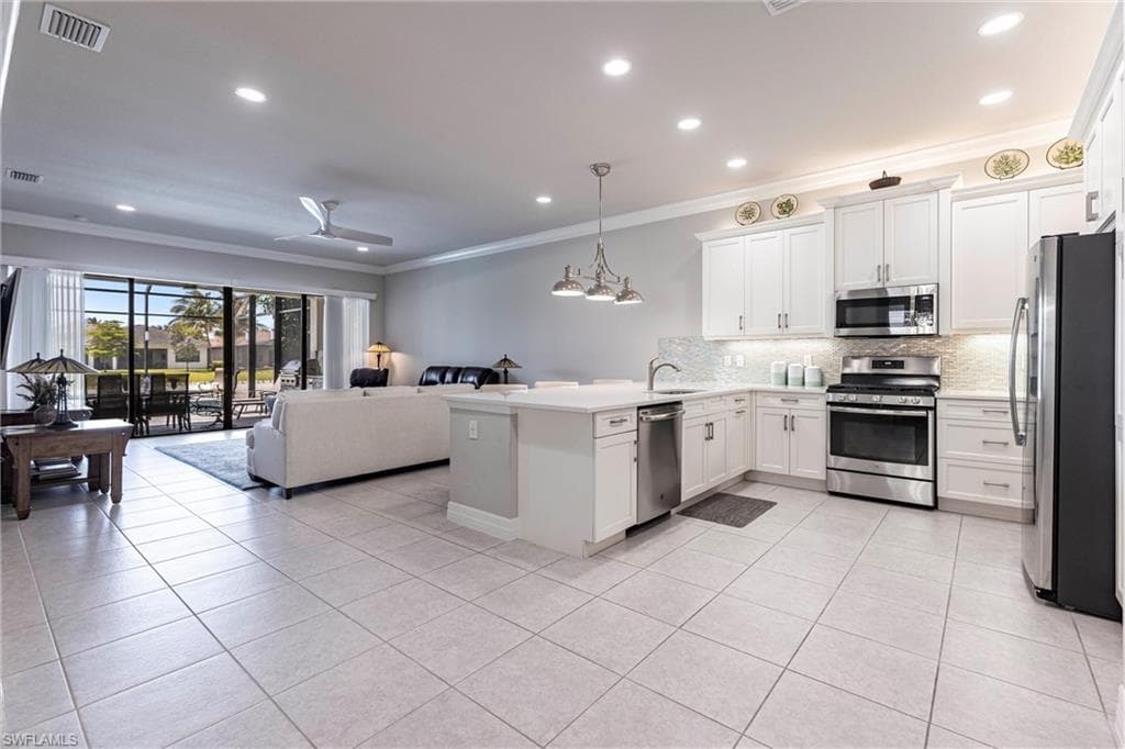 4330 Aurora St, Naples, FL 34119-5