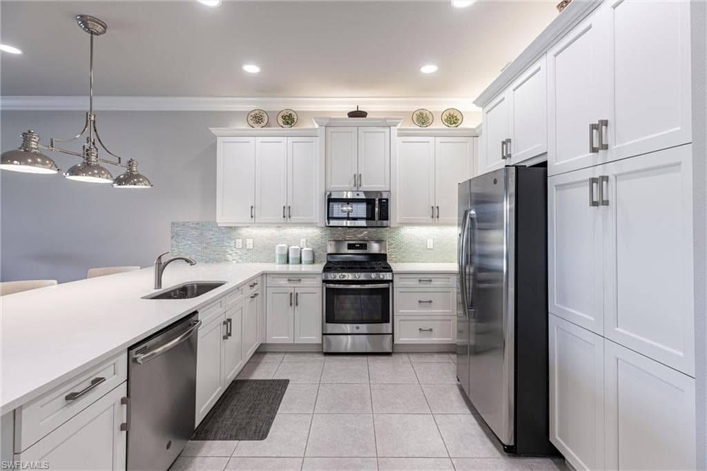 4330 Aurora St, Naples, FL 34119-6