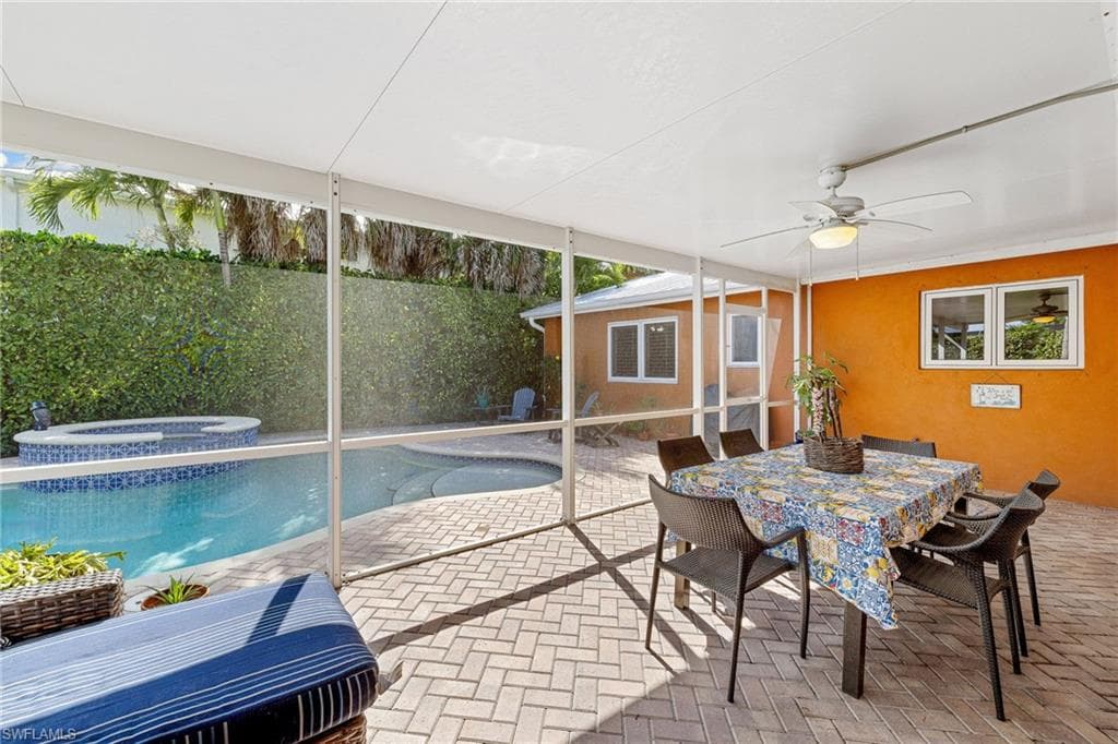 1233 12th Ave N, Naples, FL 34102-11