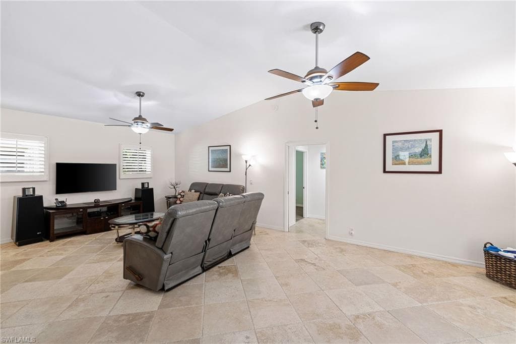 1233 12th Ave N, Naples, FL 34102-19