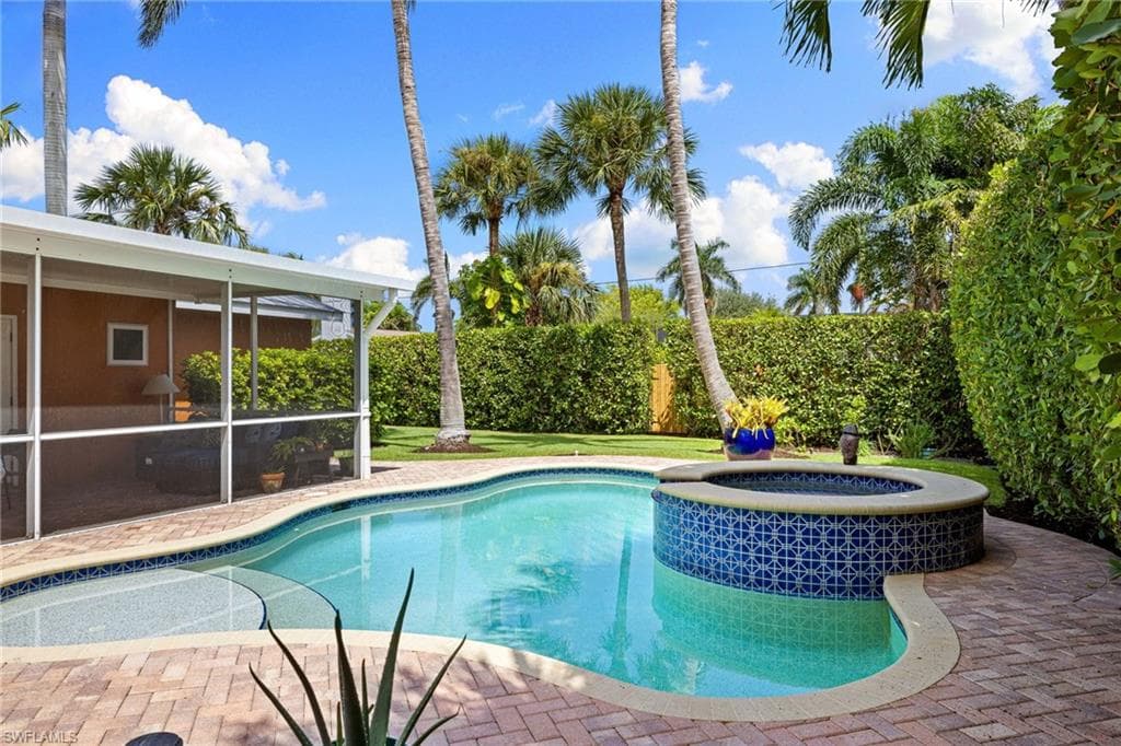 1233 12th Ave N, Naples, FL 34102-21