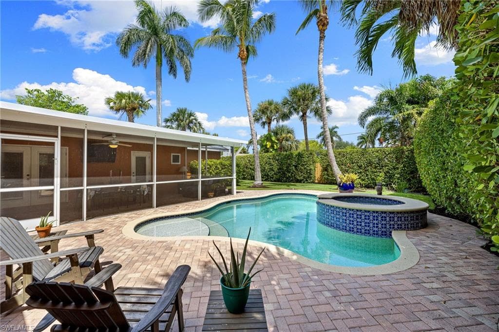 1233 12th Ave N, Naples, FL 34102-2