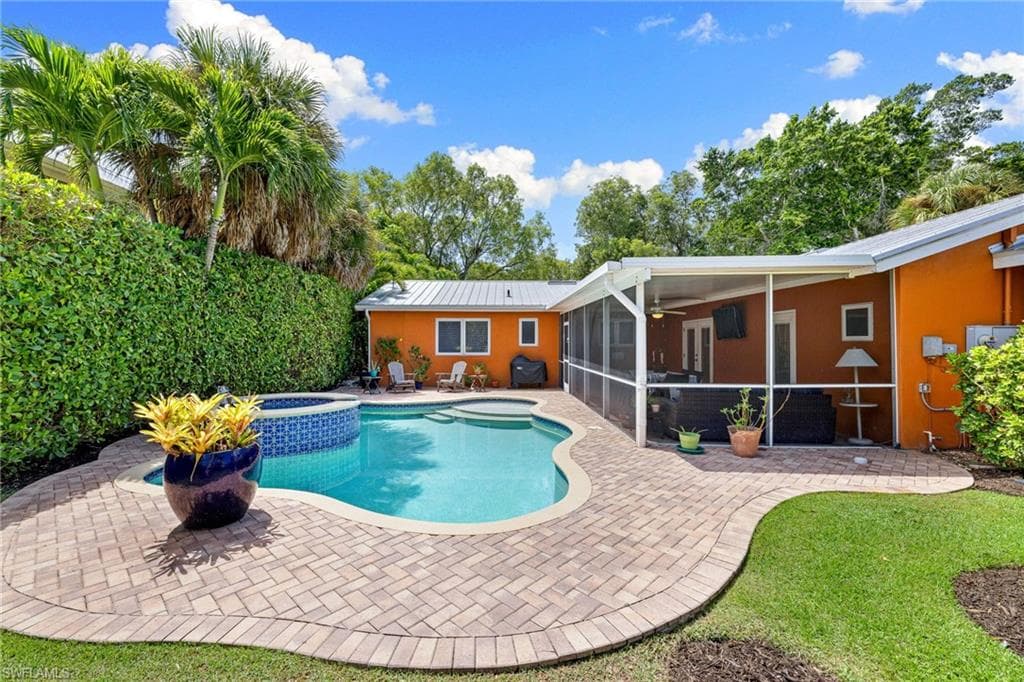 1233 12th Ave N, Naples, FL 34102-29